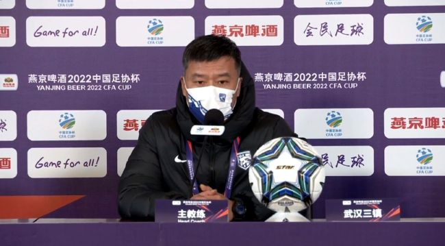 美女张开腿露出尿口