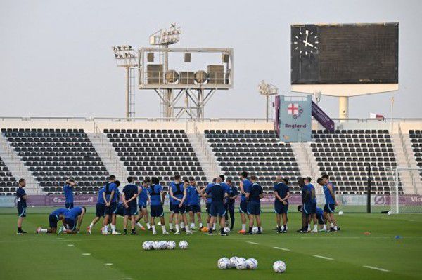 阳光下的男女